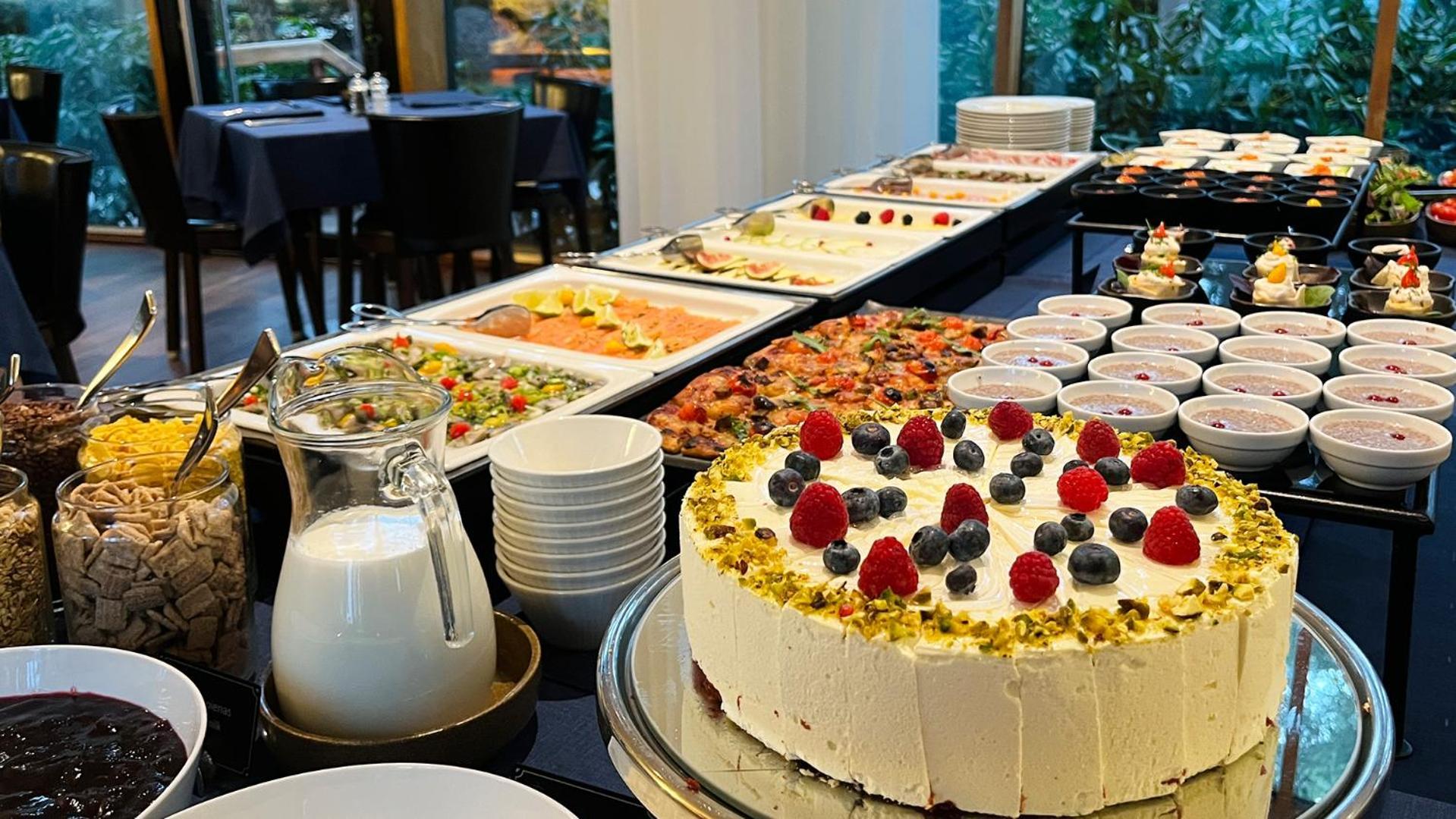 Palanga Life Balance Spa Hotel Exterior photo A buffet at a hotel