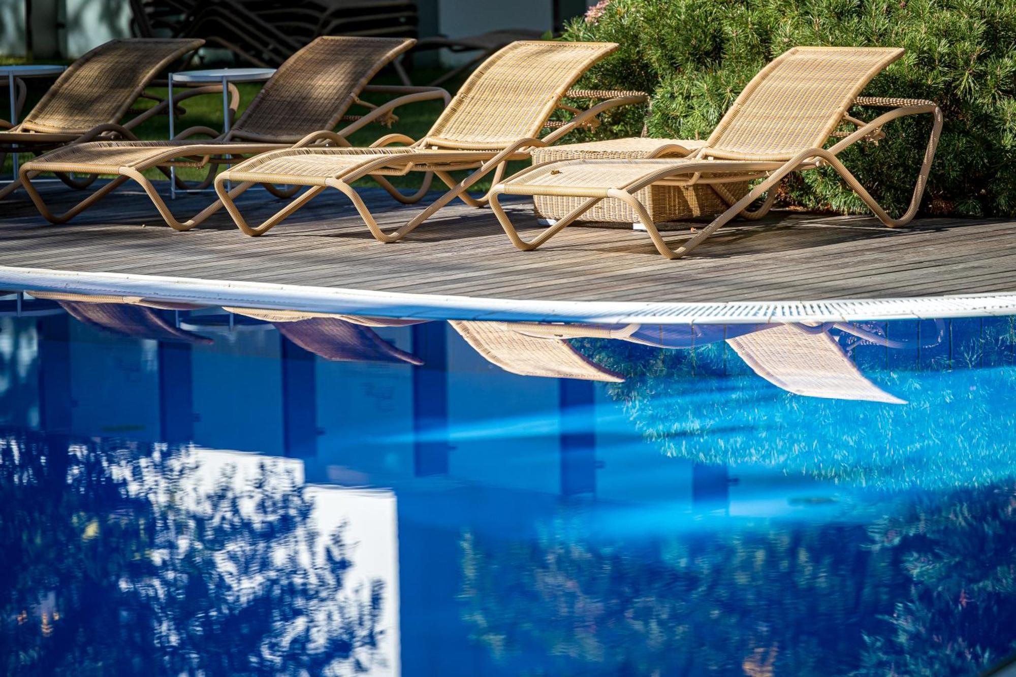 Palanga Life Balance Spa Hotel Exterior photo Sunloungers at a swimming pool
