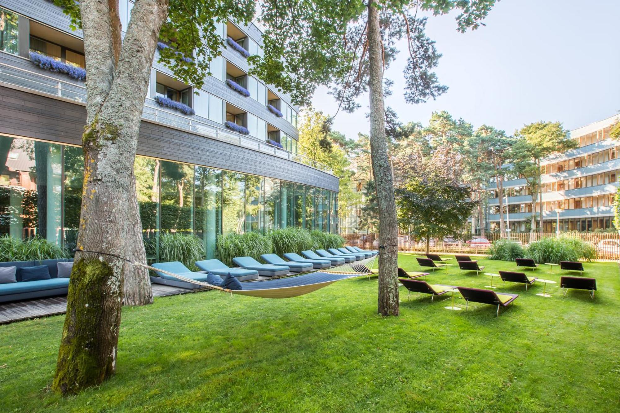 Palanga Life Balance Spa Hotel Exterior photo The Hotel's garden